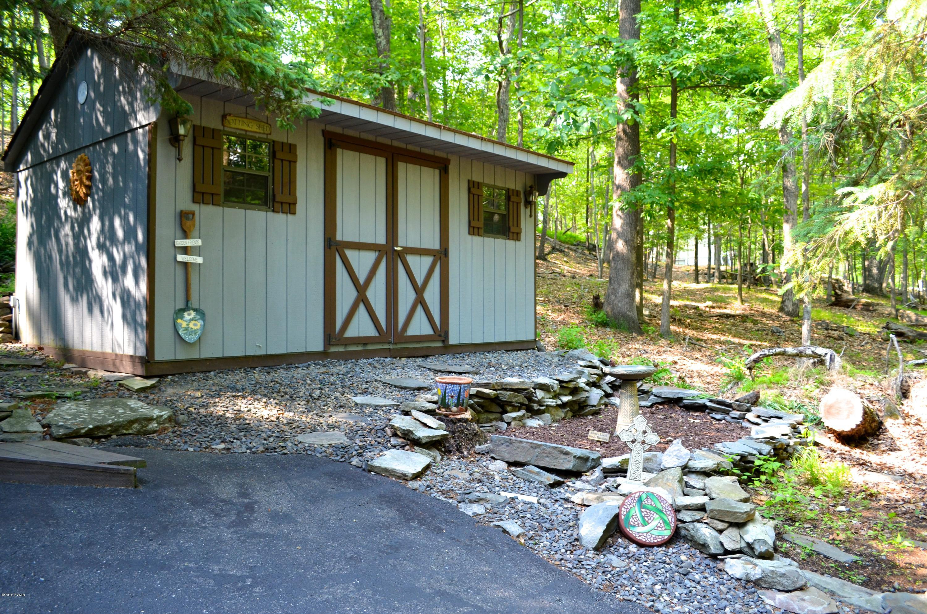326 Hummingbird Trail Bushkill, PA 18324 - Photo 3 of 45 Gallery Image 3