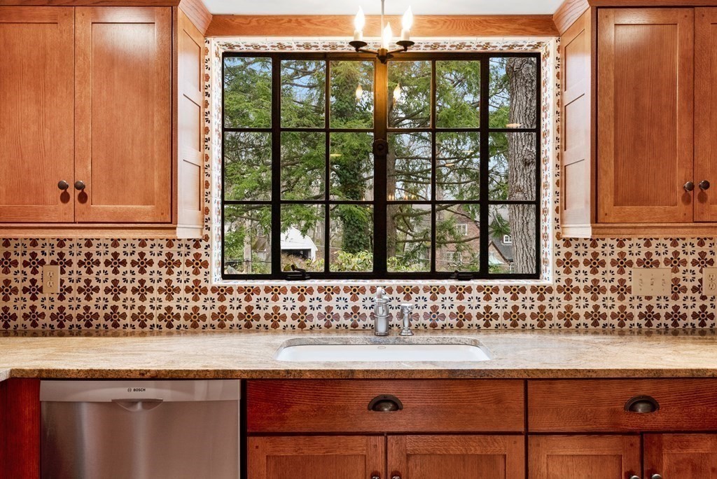 24 Bradford Road Wellesley, MA 02481 - Photo 12 of 30 Gallery Image 12