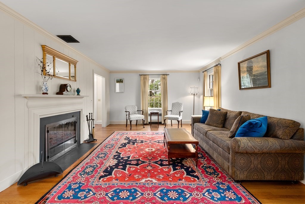 24 Bradford Road Wellesley, MA 02481 - Photo 4 of 30 Gallery Image 4