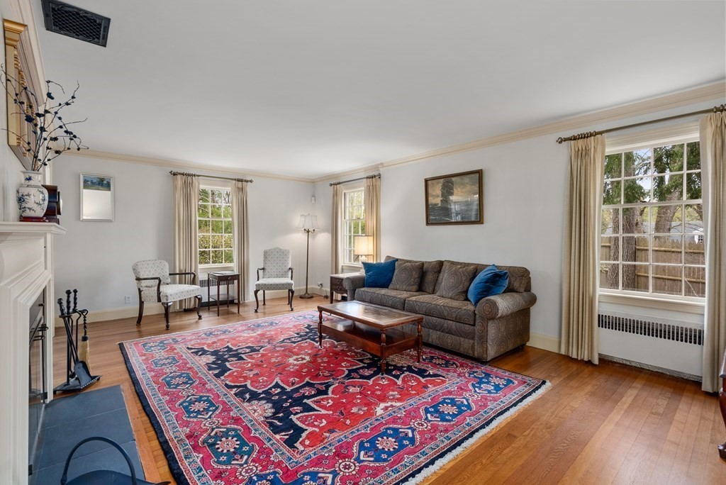 24 Bradford Road Wellesley, MA 02481 - Photo 5 of 30 Gallery Image 5