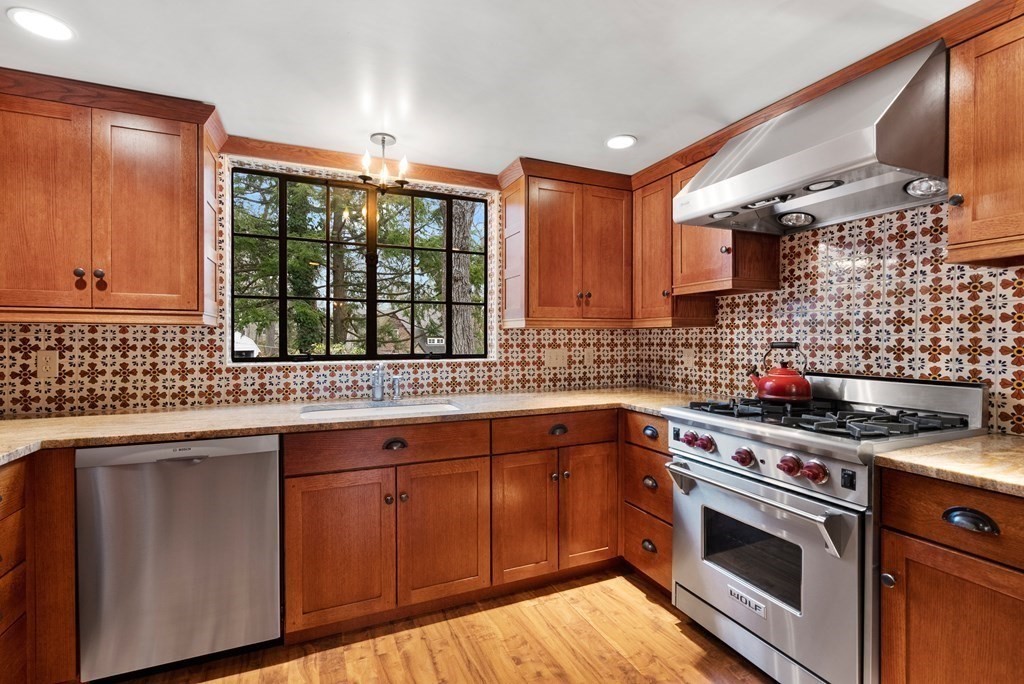 24 Bradford Road Wellesley, MA 02481 - Photo 10 of 30 Gallery Image 10
