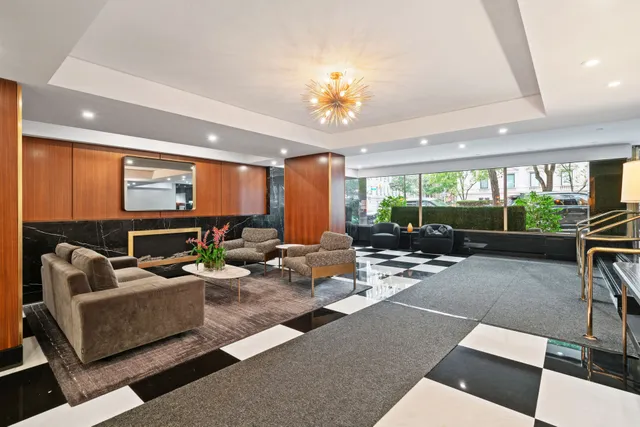 $2,800,000 | 799 Park Avenue, Unit 17D | Lenox Hill