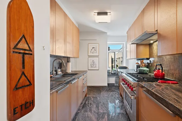 $2,800,000 | 799 Park Avenue, Unit 17D | Lenox Hill