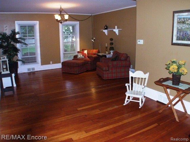 49 South Holcomb Road Clarkston, MI 48346 - Photo 5 of 25 Great room with hardwood