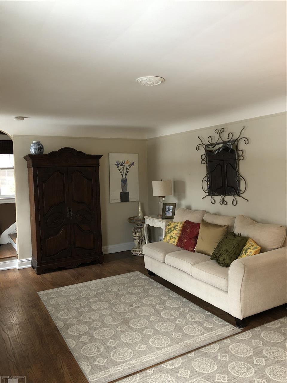 1737 Hampton Road Grosse Pointe Woods, MI 48236 - Photo 3 of 23