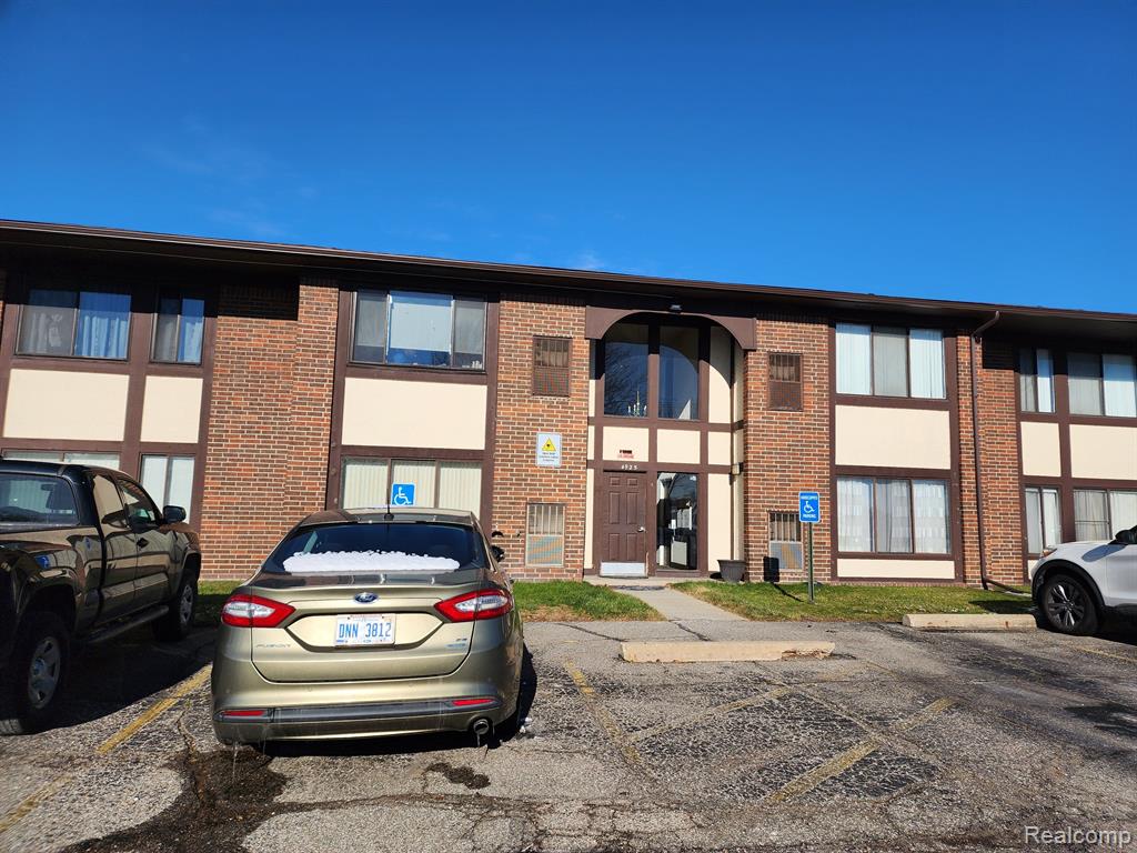 4925 East 10 Mile Road, Unit 5 Warren, MI 48091 - Photo 2 of 12 Gallery Image 2