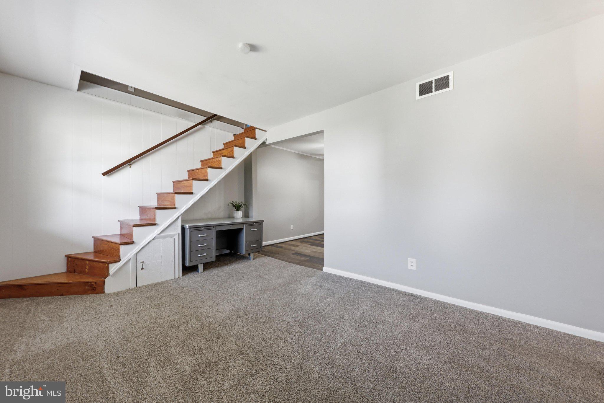 417 Elmwood Road Baltimore, MD 21206 - Photo 6 of 46 Living Room