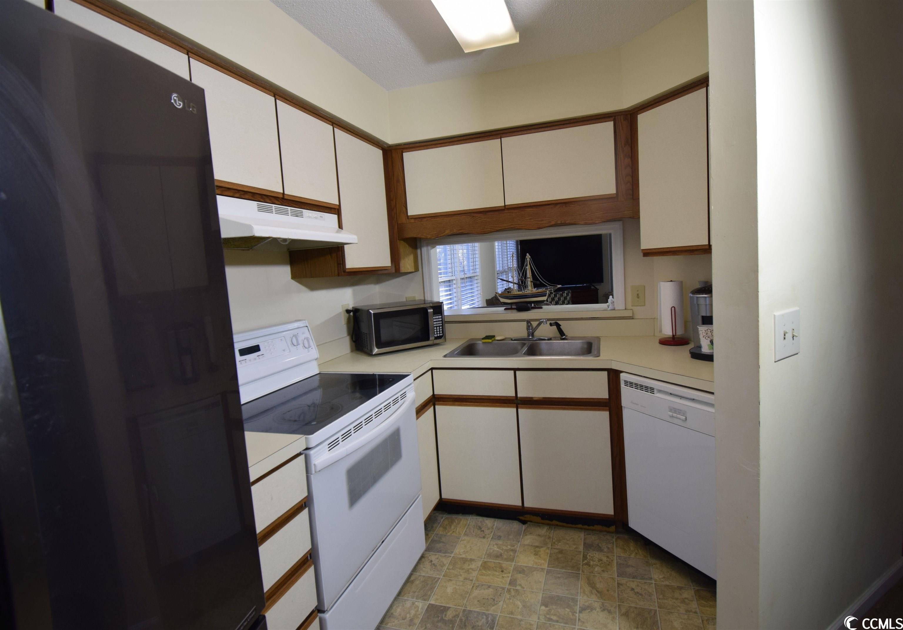 864 Brenda Place Myrtle Beach, SC 29577 - Photo 3 of 35