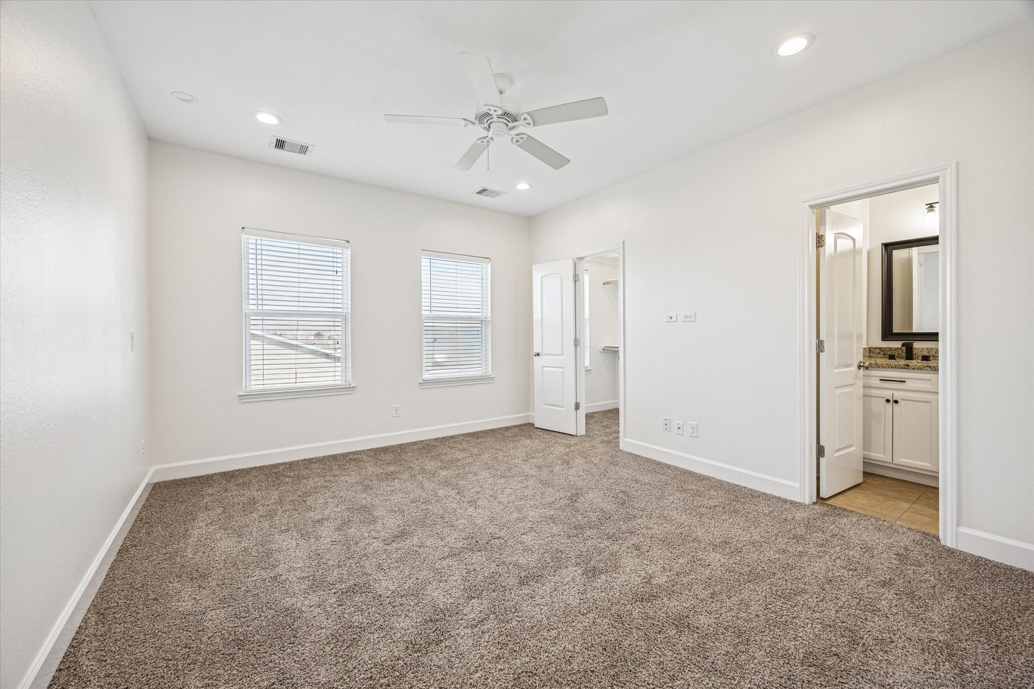 5402 Jonathan Lane Houston, TX 77011 - Photo 15 of 33 an empty room with windows and cabinet