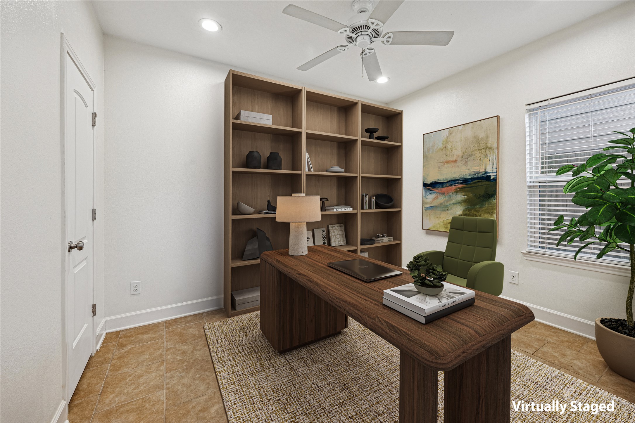 5402 Jonathan Lane Houston, TX 77011 - Photo 20 of 33 First Floor Bedroom with en suite Bathroom. Perfect as an Office!