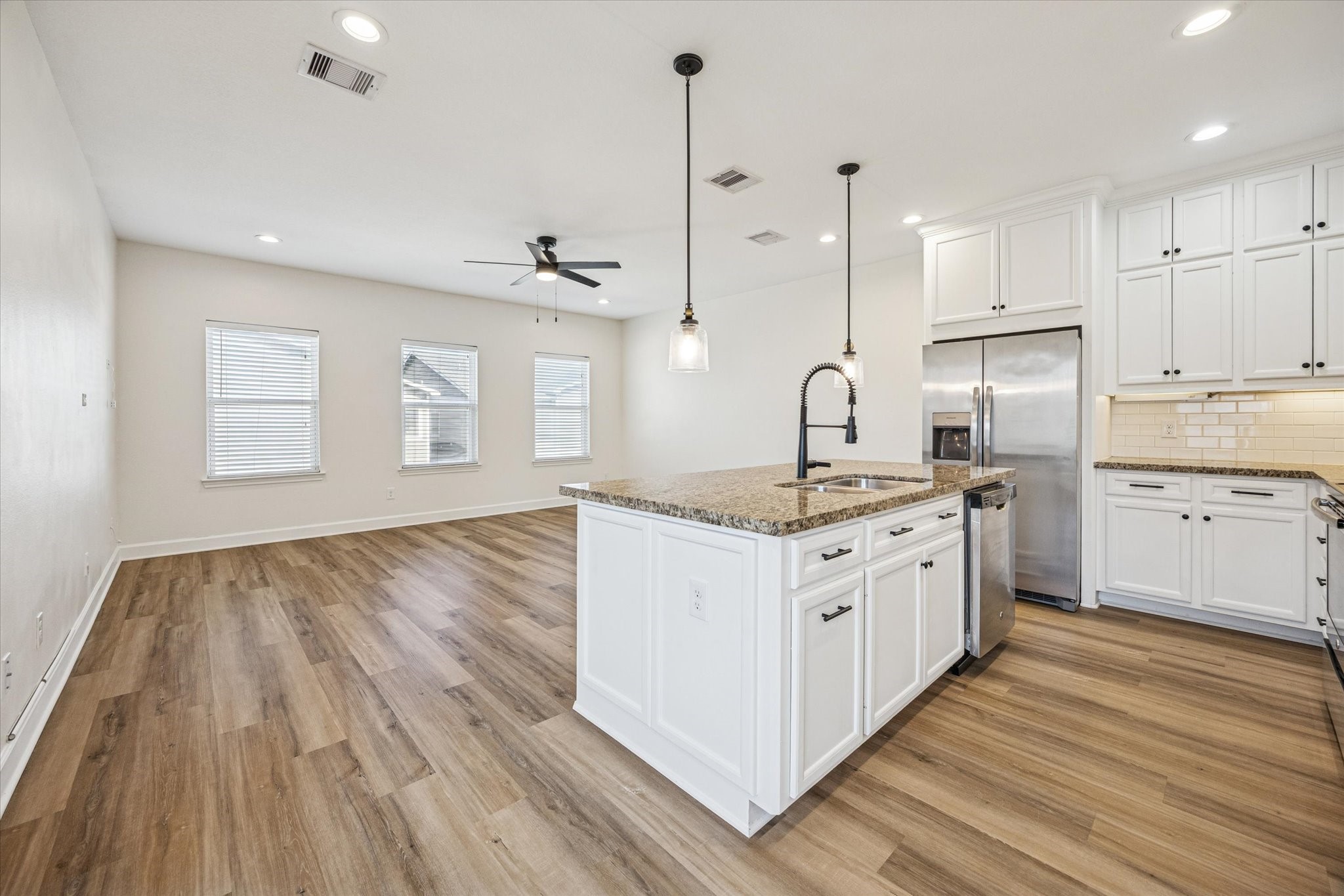 5402 Jonathan Lane Houston, TX 77011 - Photo 9 of 33