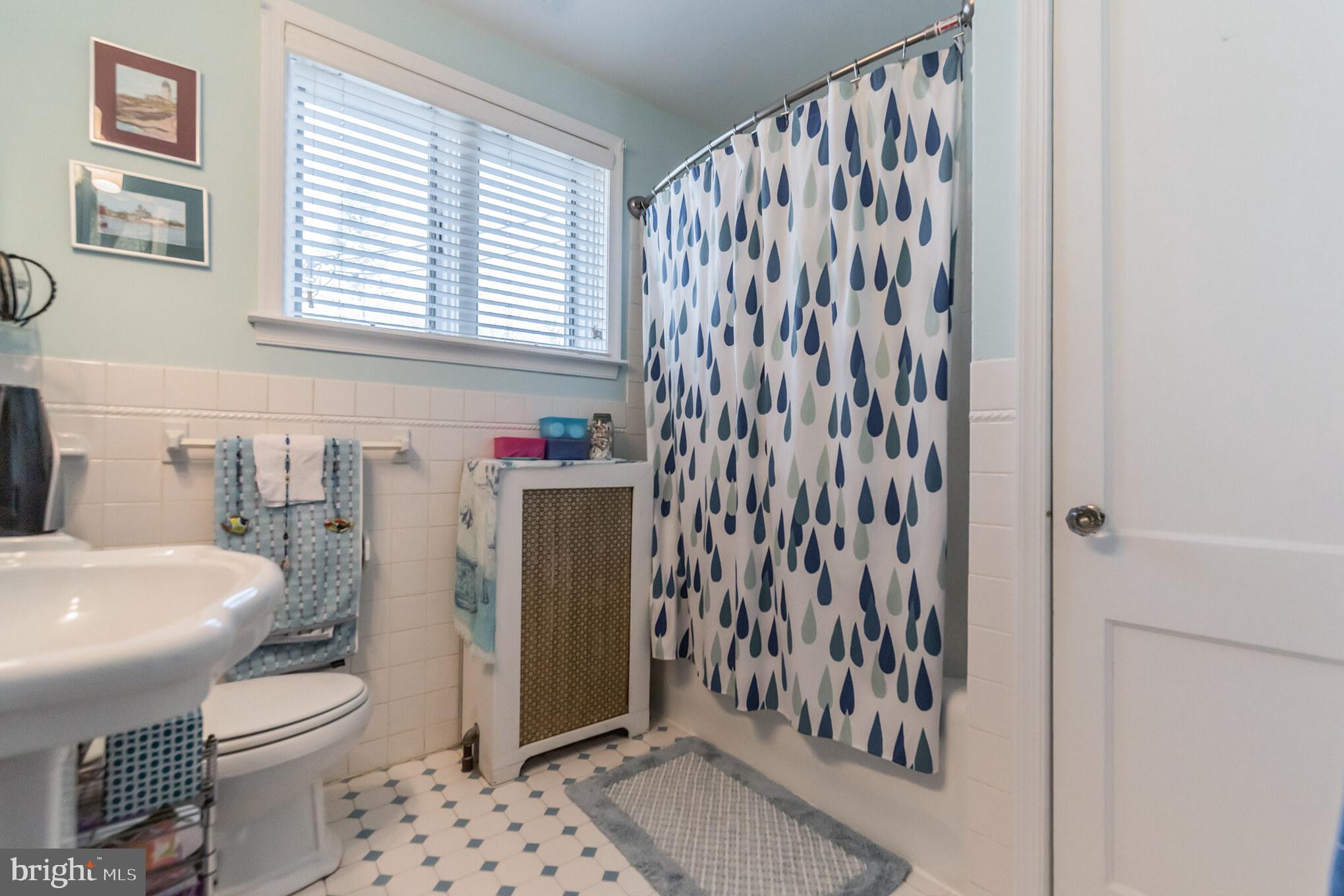 229 Avon Road Narberth, PA 19072 - Photo 25 of 37 Full bath - 2nd Floor