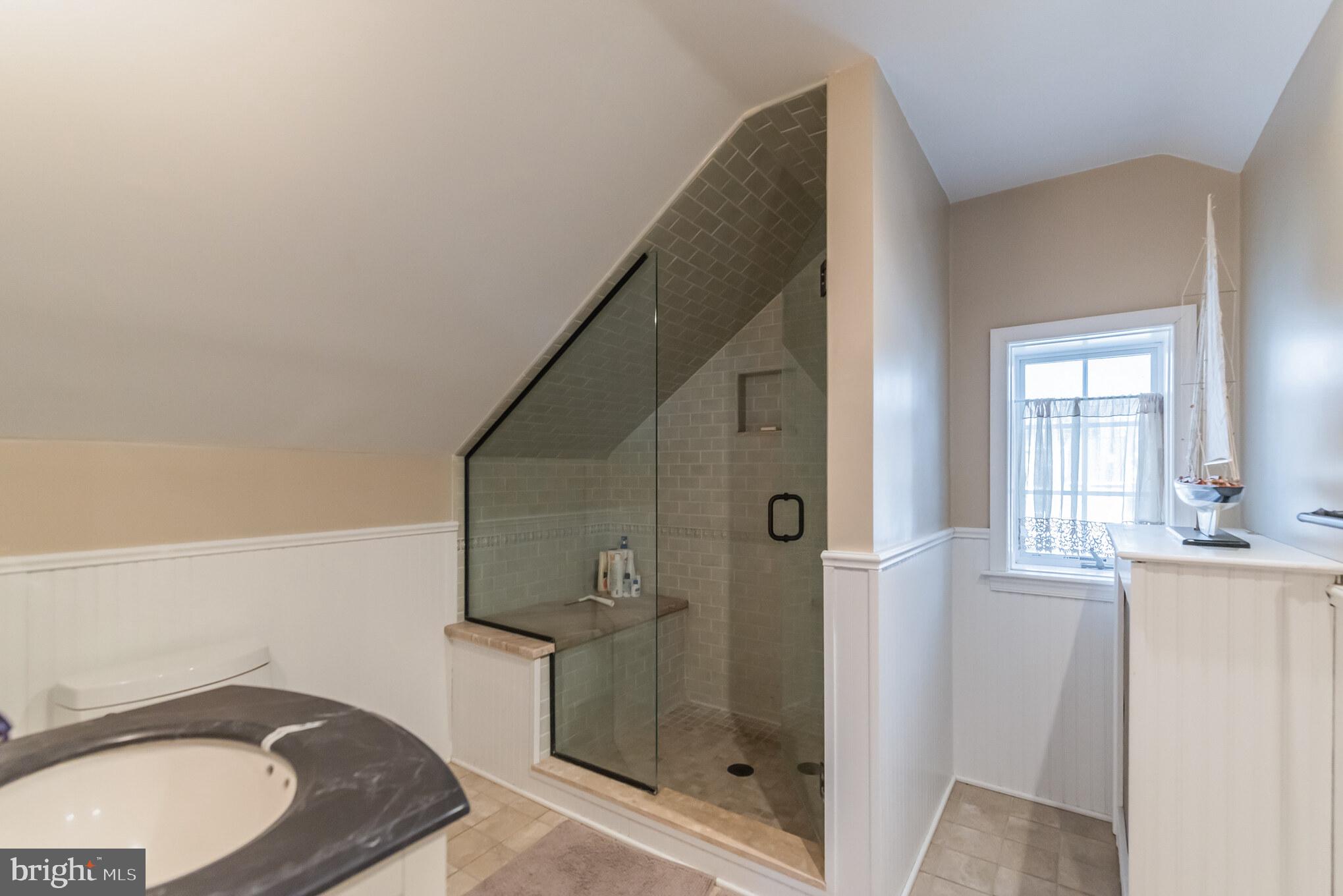 229 Avon Road Narberth, PA 19072 - Photo 27 of 37 Full bath - 3rd Floor