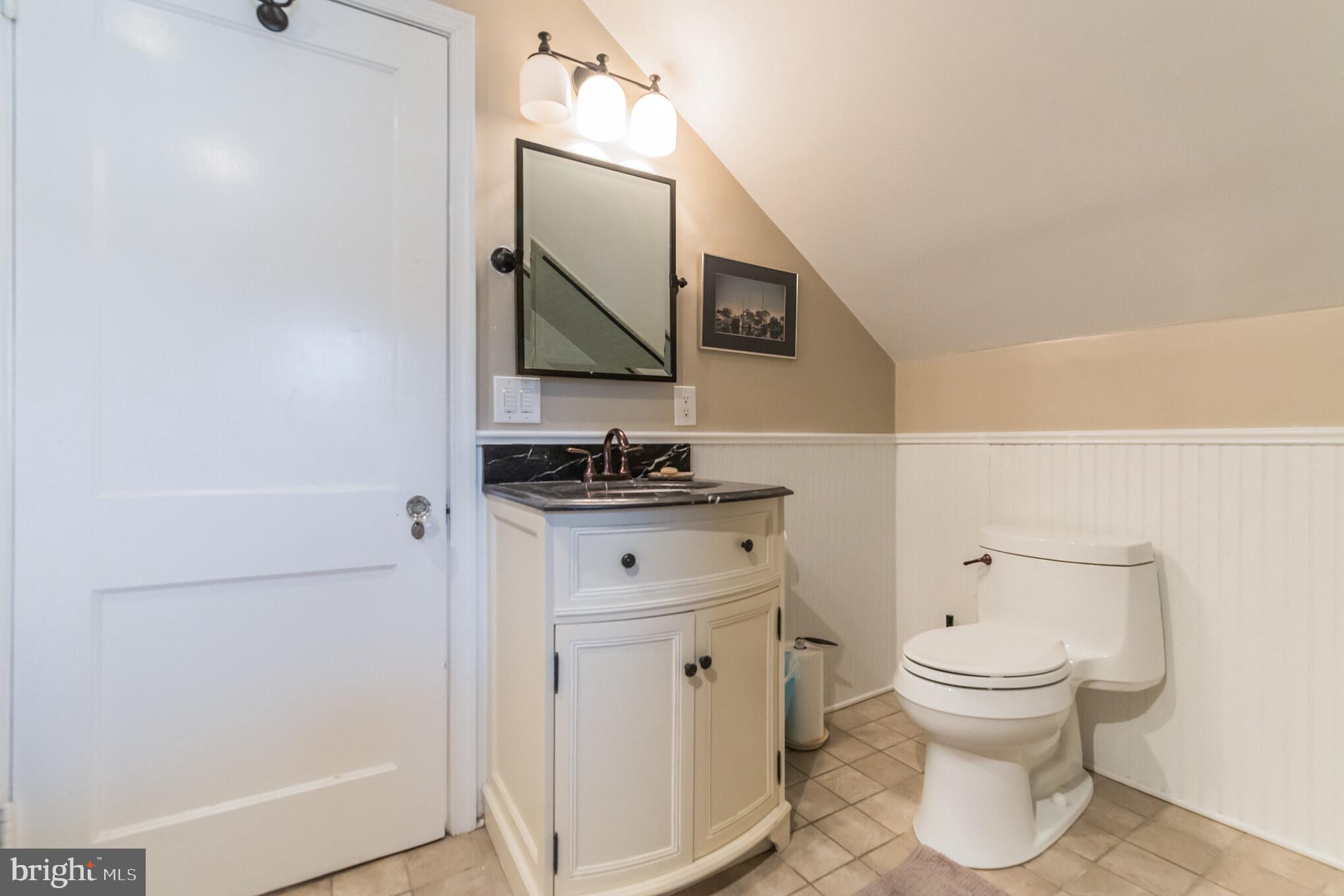 229 Avon Road Narberth, PA 19072 - Photo 28 of 37 Full bath - 3rd Floor