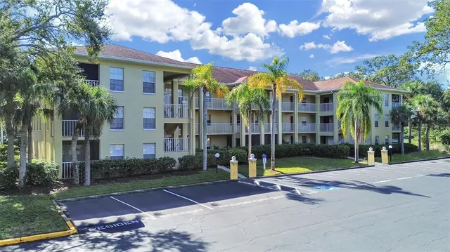 $239,900 | 2690 Coral Landings Boulevard, Unit 218, Palm Harbor, FL 34684
