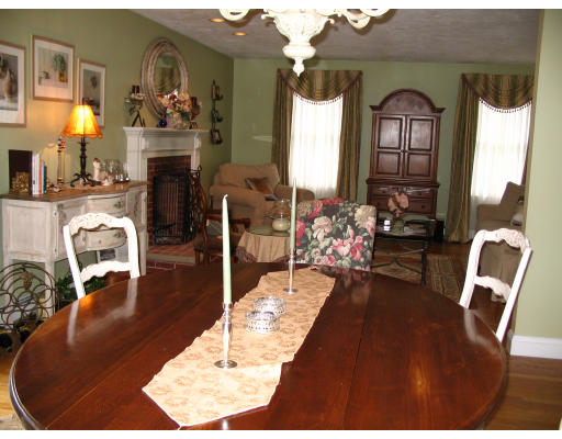 14 Duck Road Reading, MA 01867 - Photo 4 of 12 Gallery Image 4