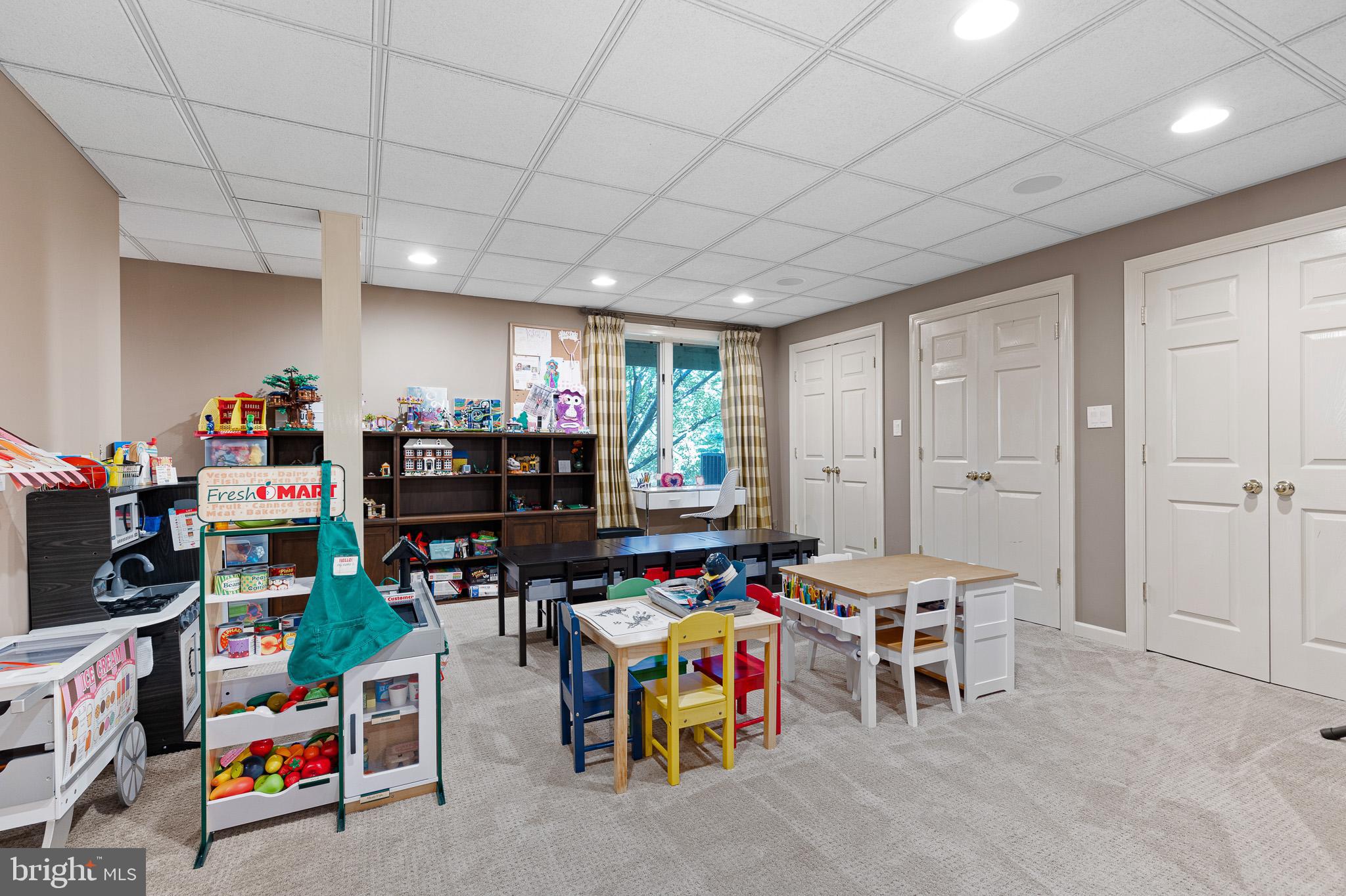 9 Pheasants Ridge South Wilmington, DE 19807 - Photo 33 of 53 a room with lots of furniture and clutter