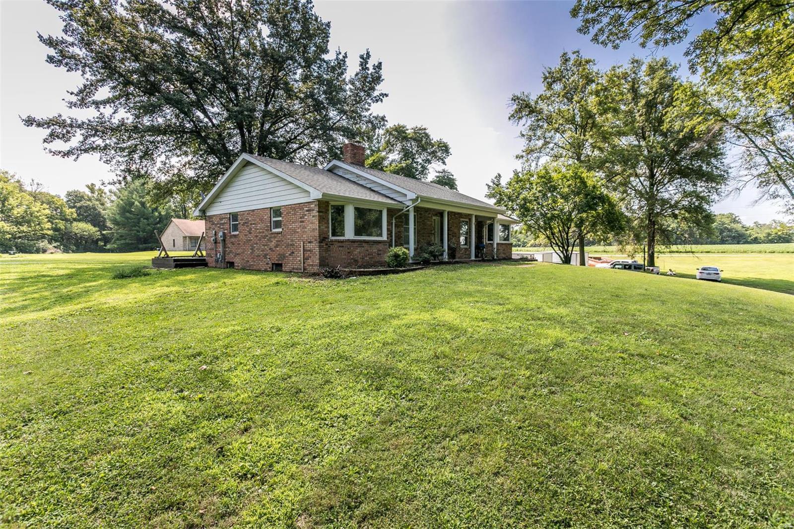 14620 Sportsmen Road Trenton, IL 62293 - Photo 3 of 40