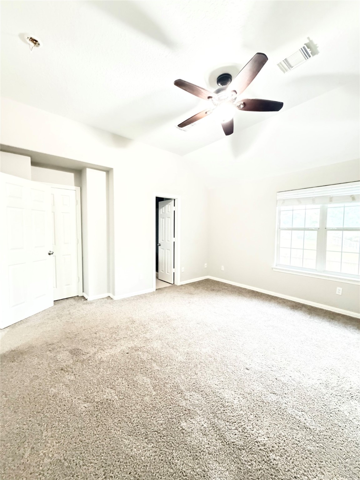 9110 Grandview Park Drive Spring, TX 77379 - Photo 4 of 28 an empty room with windows and cabinet