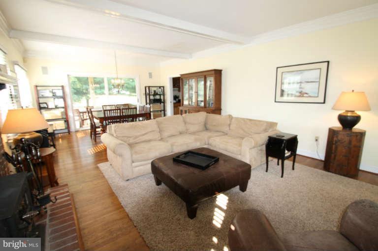 6809 Dorsey Road Laytonsville, MD 20882 - Photo 10 of 26 Living Room