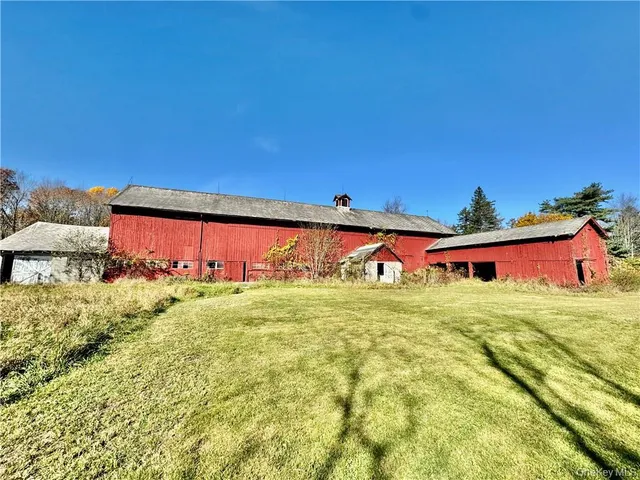 $979,900 | 255 Howells Road, Middletown, NY 10940