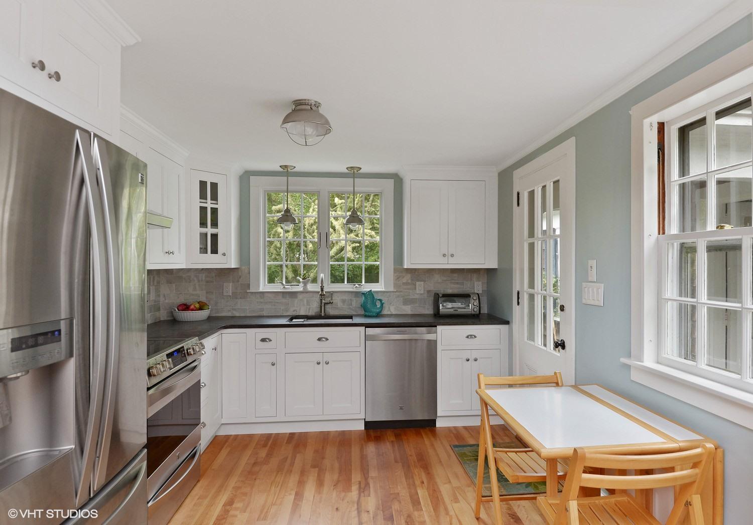 91 Park Avenue Centerville, MA 02632 - Photo 4 of 20 04_91ParkAve_177_Kitchen_MLSuse_1500x150