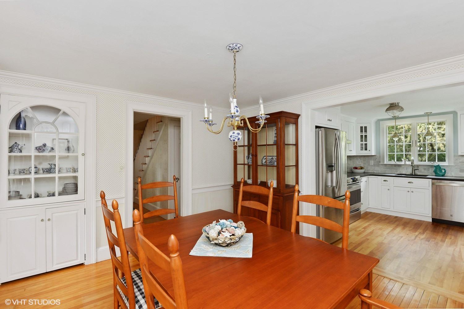 91 Park Avenue Centerville, MA 02632 - Photo 5 of 20 05_91ParkAve_369001_DiningRoom_MLSuse_15