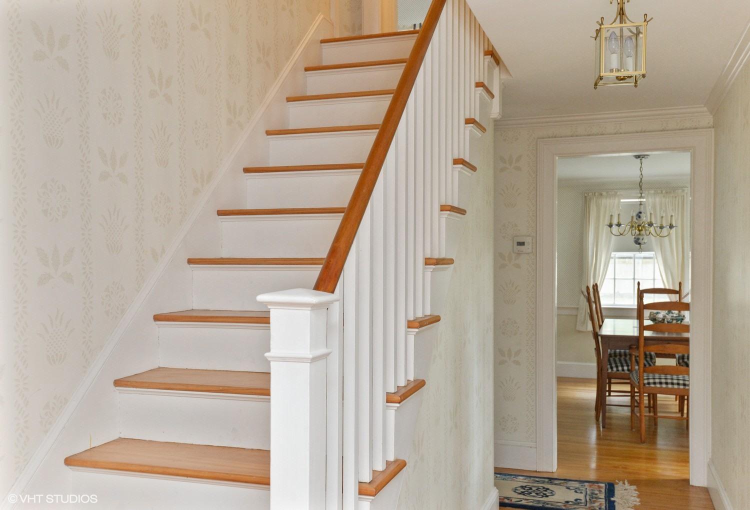 91 Park Avenue Centerville, MA 02632 - Photo 9 of 20 09_91ParkAve_68_Staircase_MLSuse_1500x15