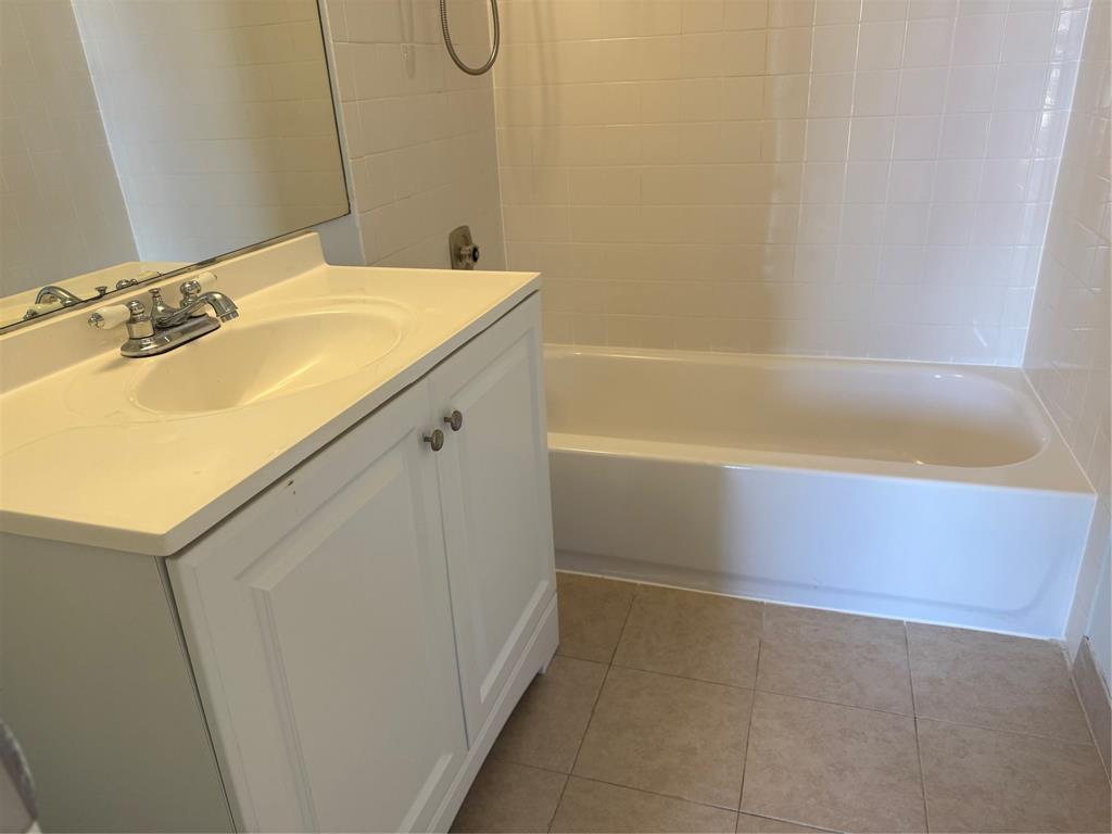 9930 Twin Lakes Drive, Unit 7L Coral Springs, FL 33071 - Photo 28 of 39 a bathroom with a bathtub