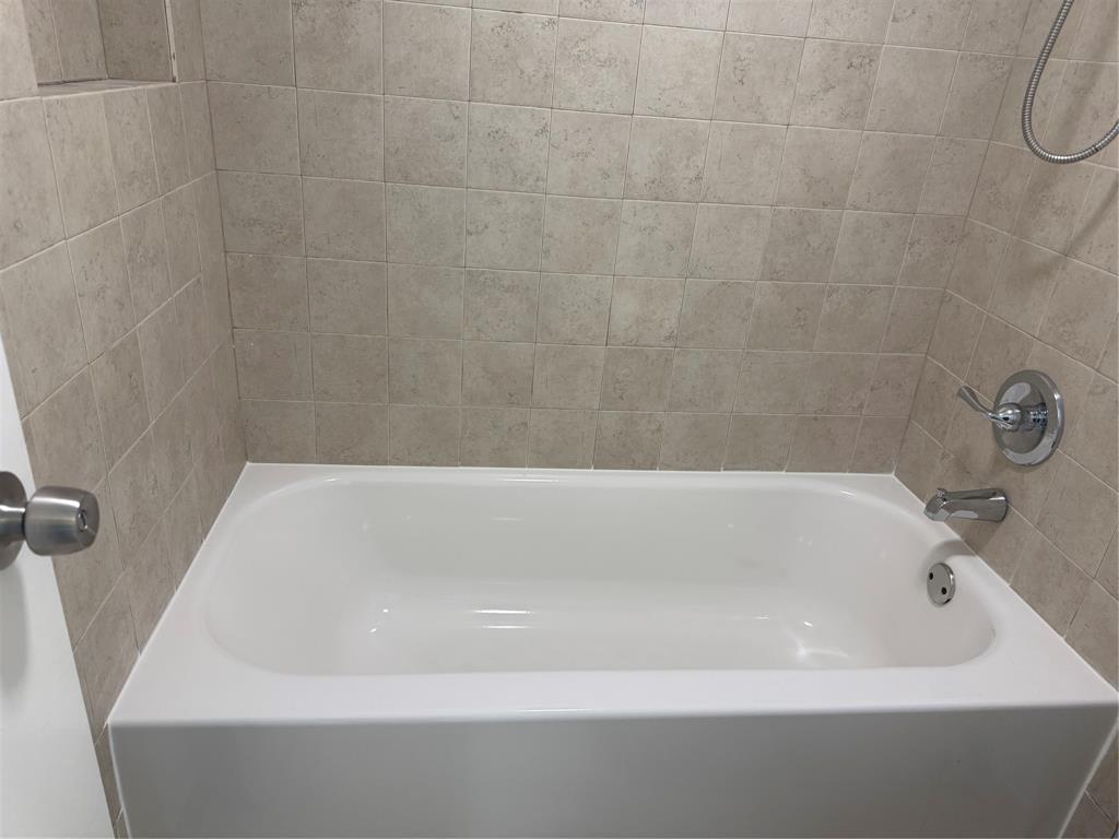 9930 Twin Lakes Drive, Unit 7L Coral Springs, FL 33071 - Photo 30 of 39 a bathroom with a bathtub