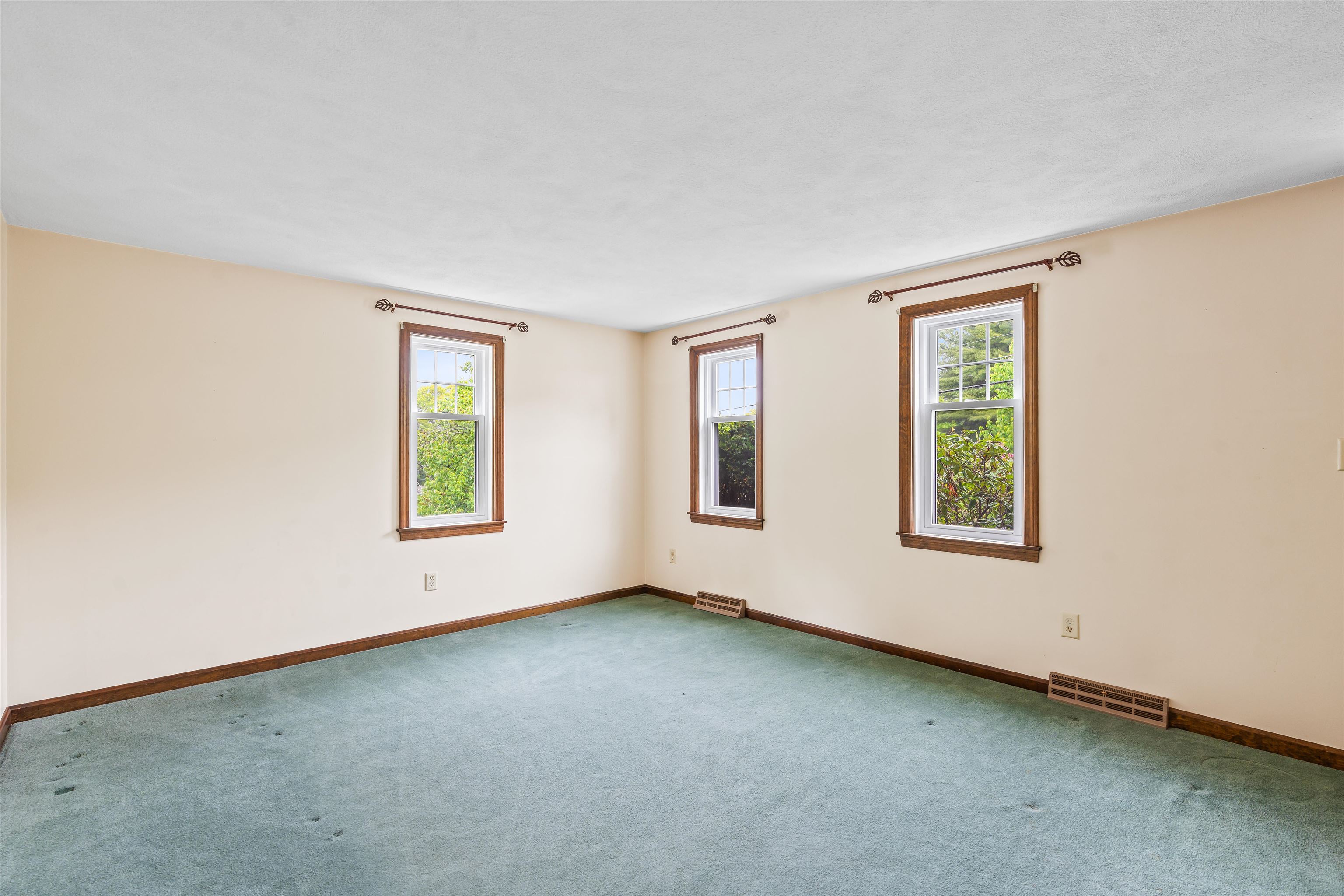18 Shadwell Road Nashua, NH 03062 - Photo 12 of 48