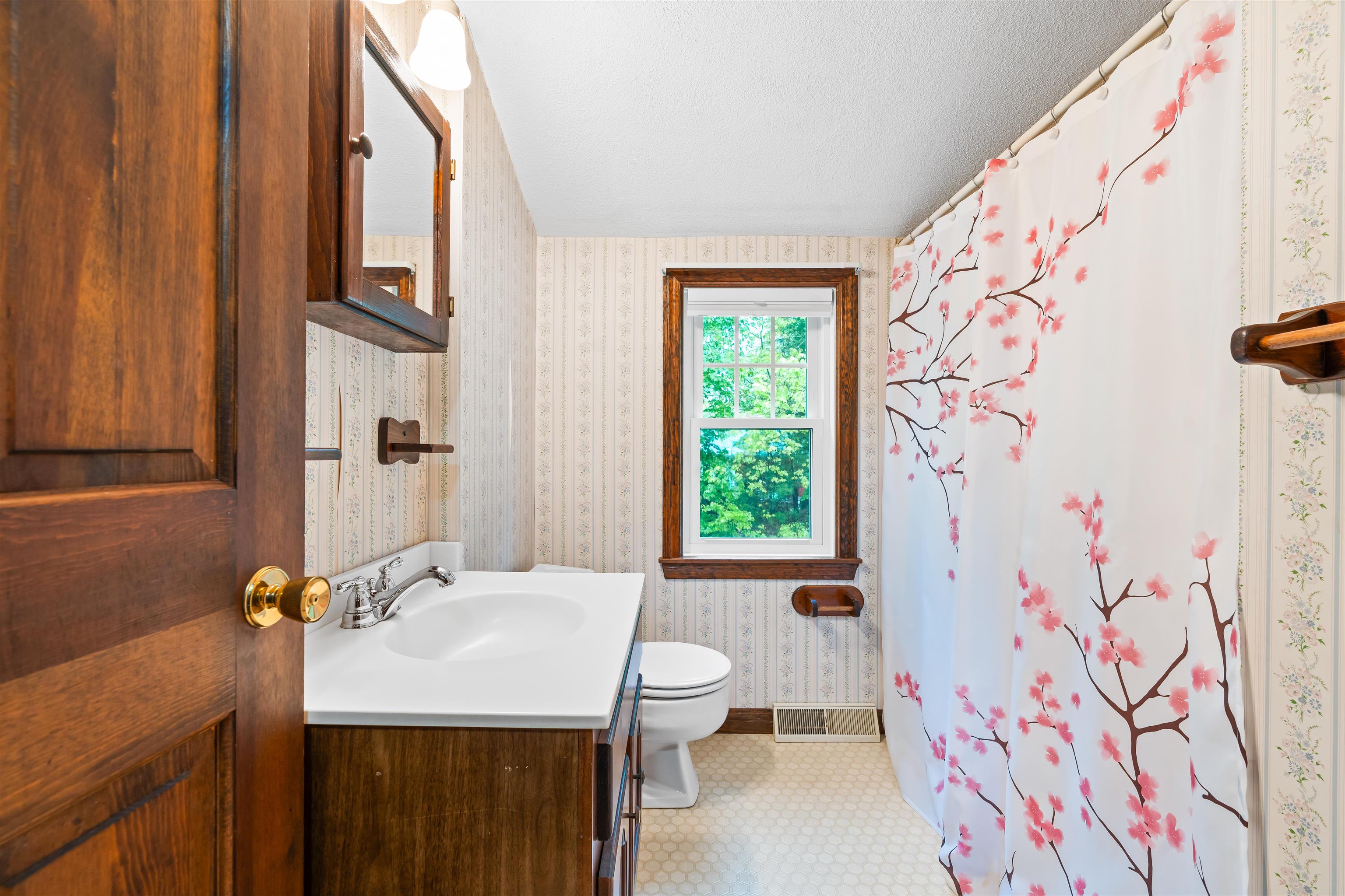 18 Shadwell Road Nashua, NH 03062 - Photo 27 of 48