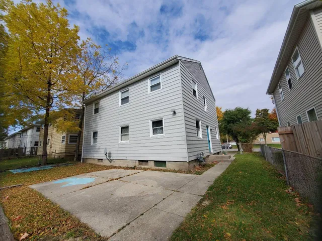 $1,150 | 8129 West Villard Avenue, Unit LOWR, Milwaukee, WI 53218