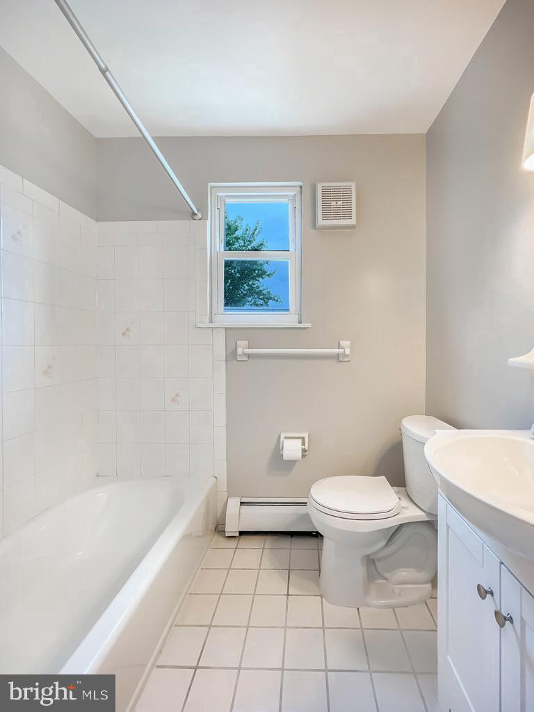 839 Avon Road Philadelphia, PA 19116 - Photo 27 of 40 Hall Bath - With ceramic tile