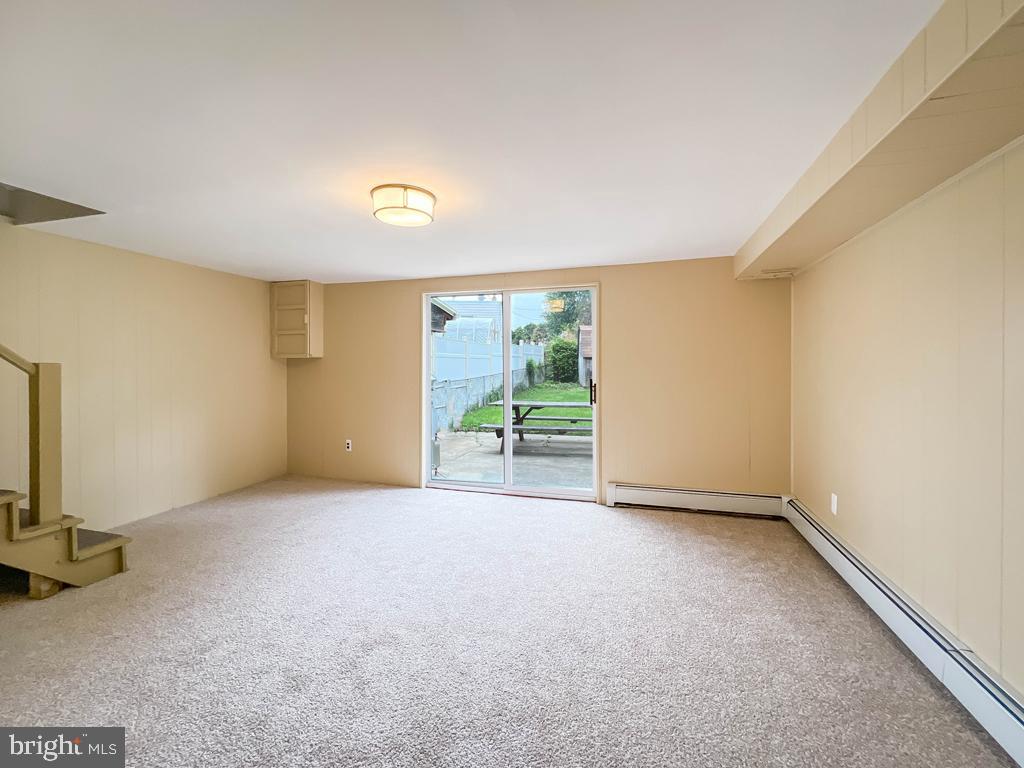839 Avon Road Philadelphia, PA 19116 - Photo 31 of 40 Family Room with new carpet & freshly painted.