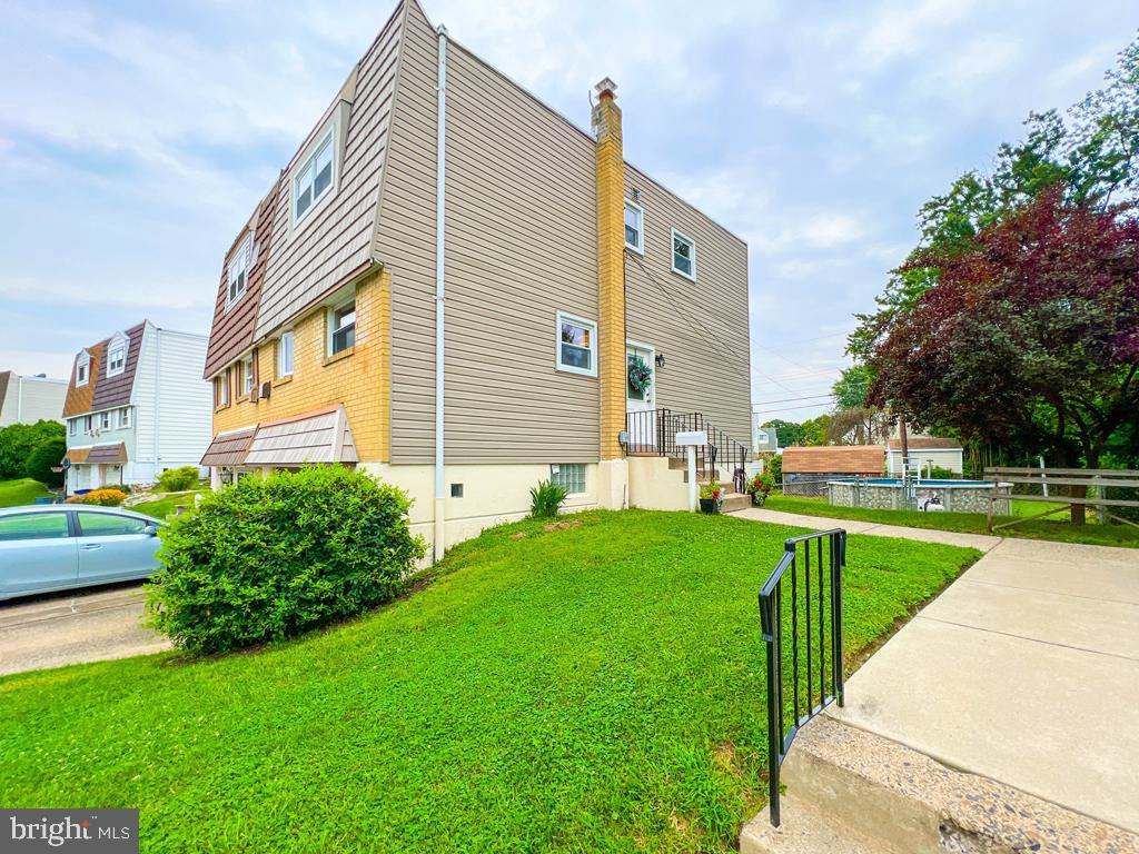 839 Avon Road Philadelphia, PA 19116 - Photo 34 of 40 Side View with green space