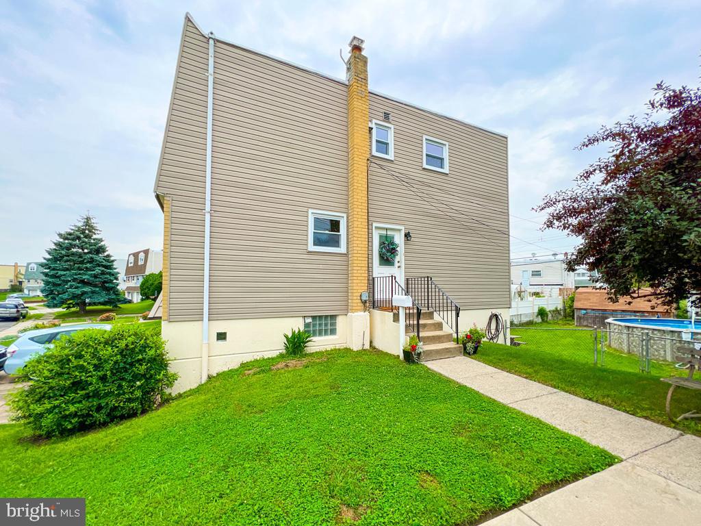 839 Avon Road Philadelphia, PA 19116 - Photo 4 of 40 Side view of this gorgeous home!