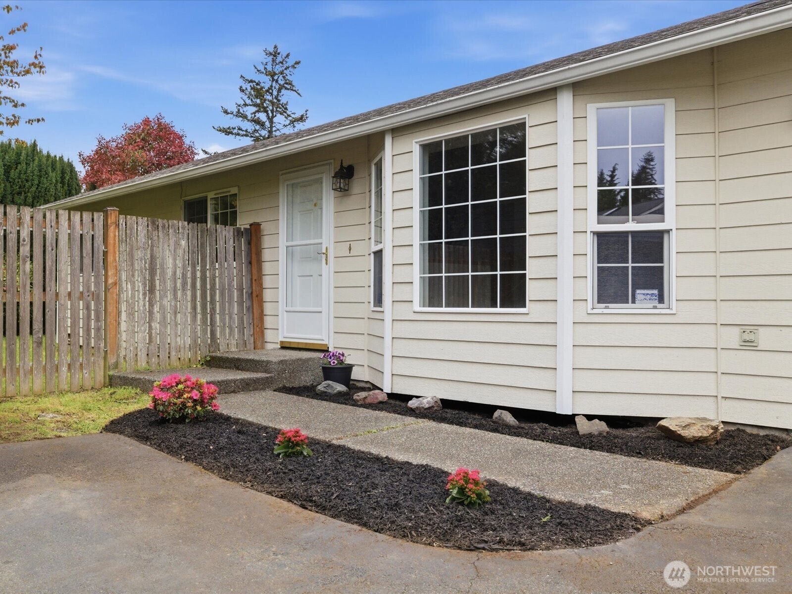 6000 Cady Road Everett, WA 98203 - Photo 3 of 33 Gallery Image 3