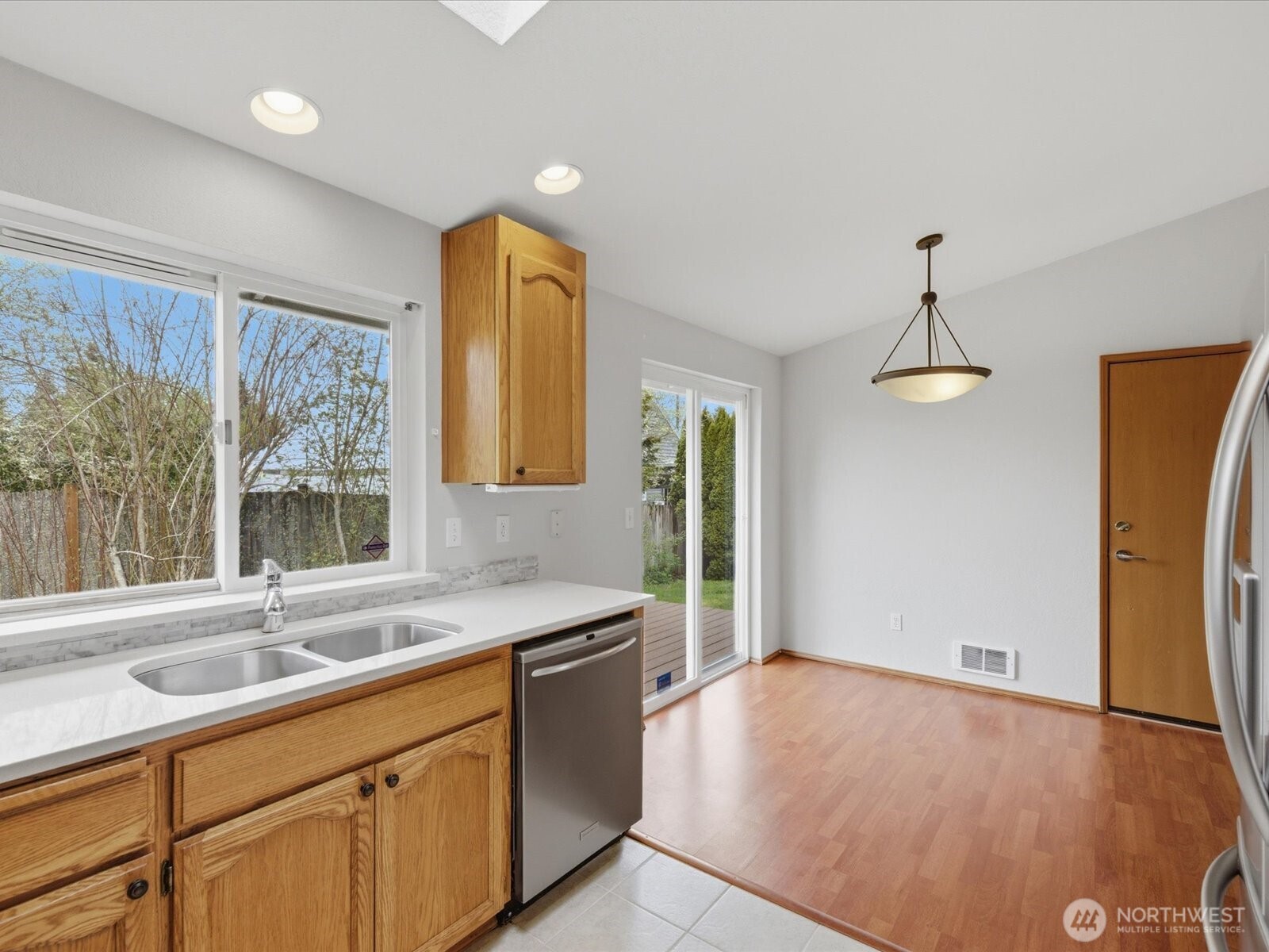 6000 Cady Road Everett, WA 98203 - Photo 9 of 33 Gallery Image 9