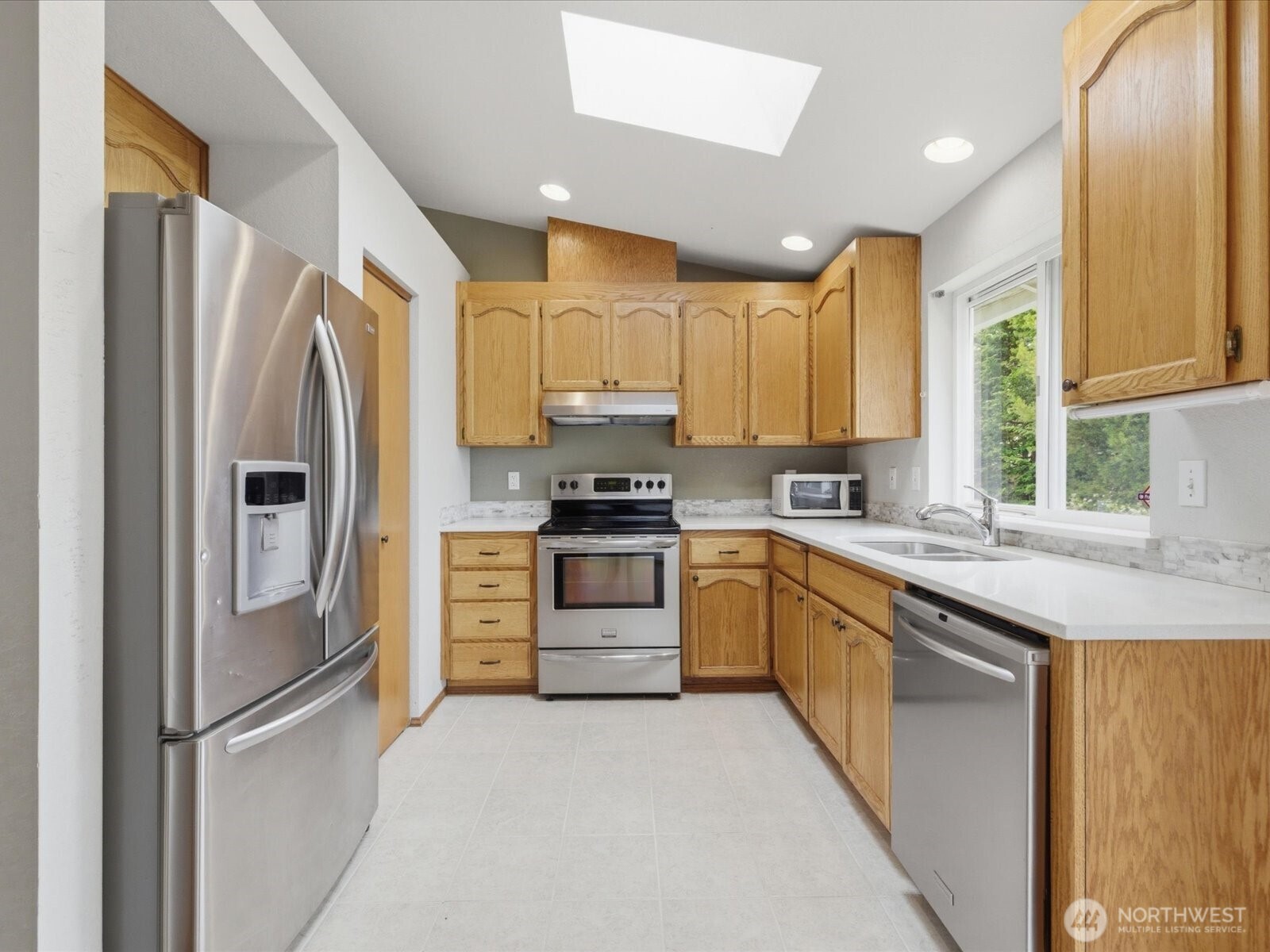 6000 Cady Road Everett, WA 98203 - Photo 10 of 33 Gallery Image 10
