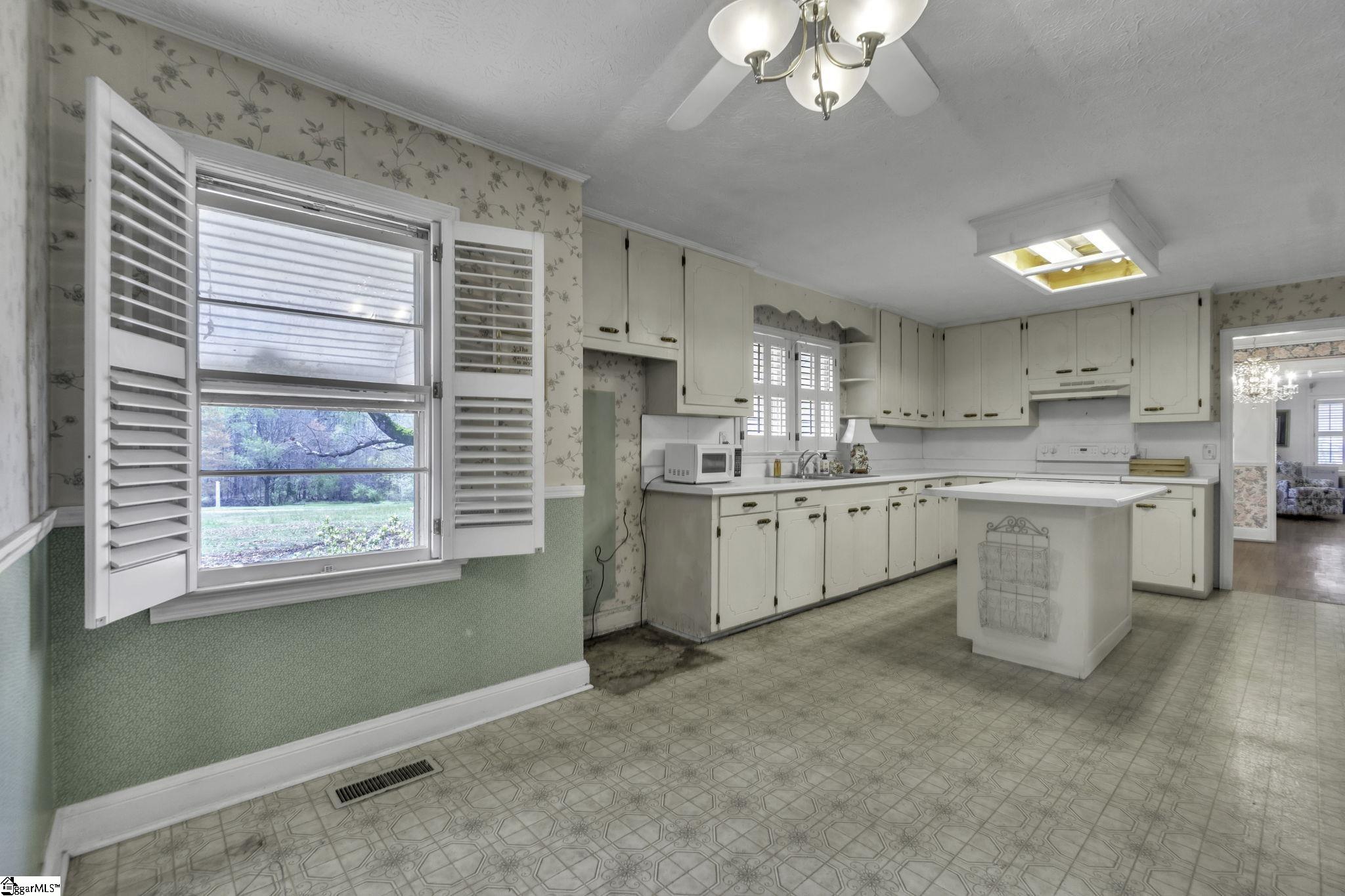 1411 Sharon Road Greer, SC 29651 - Photo 5 of 28 Gallery Image 5