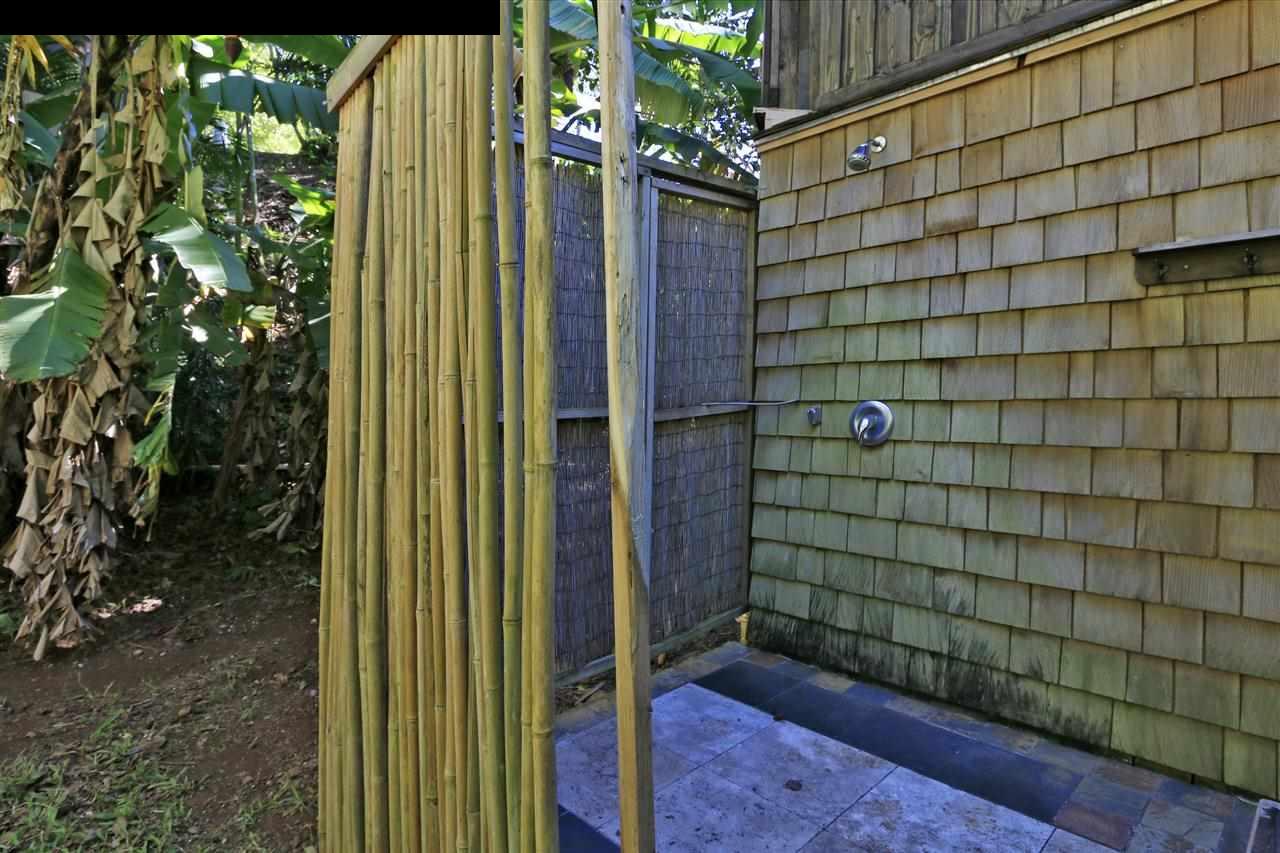 11 Kane Place Haiku, HI 96708 - Photo 24 of 30 a backyard of a house