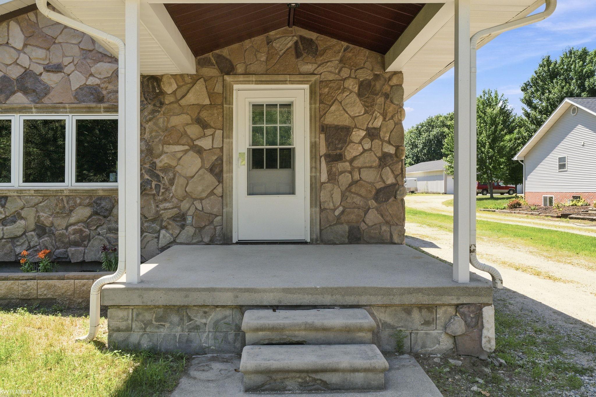 5469 Parker Road Fort Gratiot, MI 48059 - Photo 5 of 32