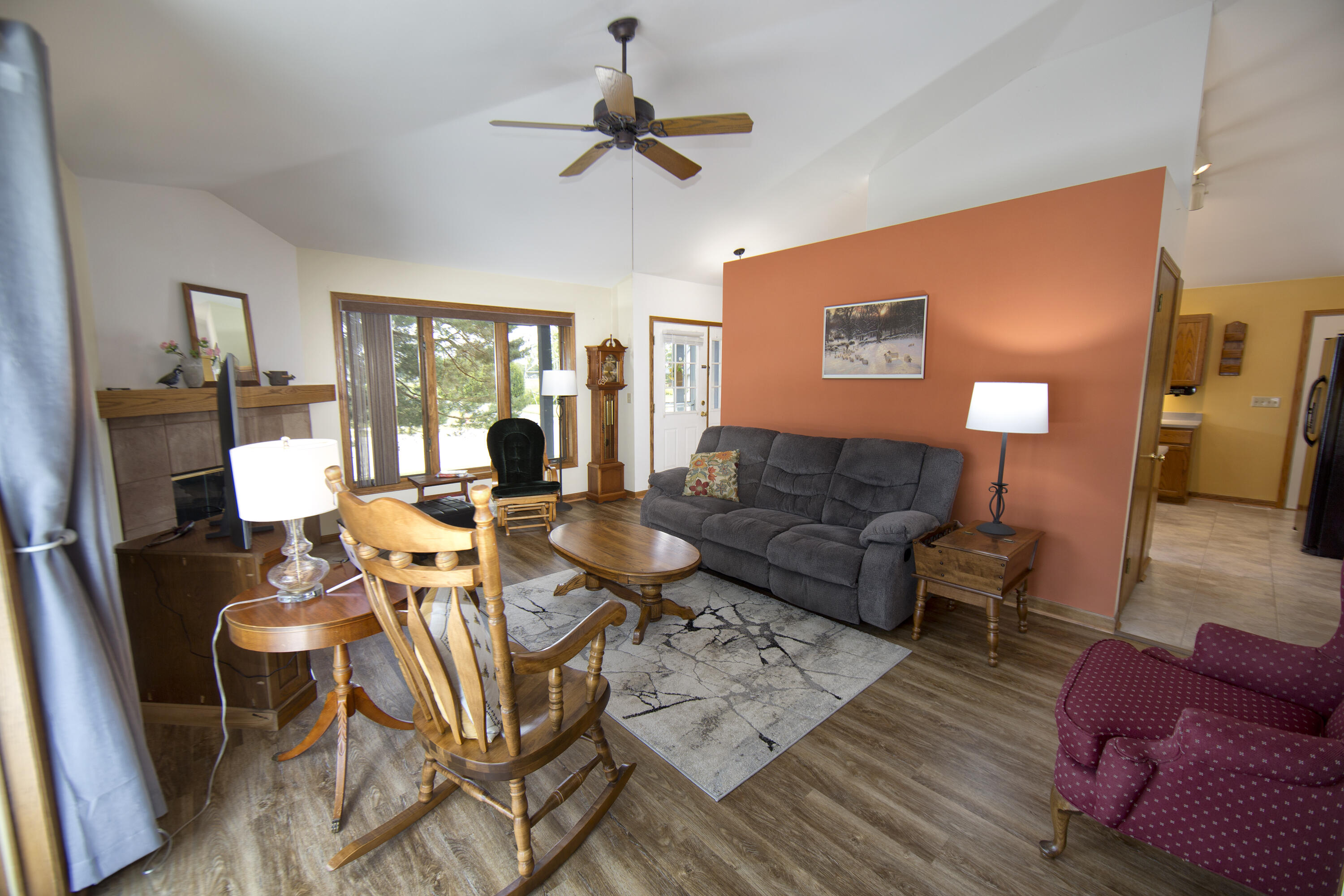 984 Bay View Circle Mukwonago, WI 53149 - Photo 5 of 35 Living Rom view 2