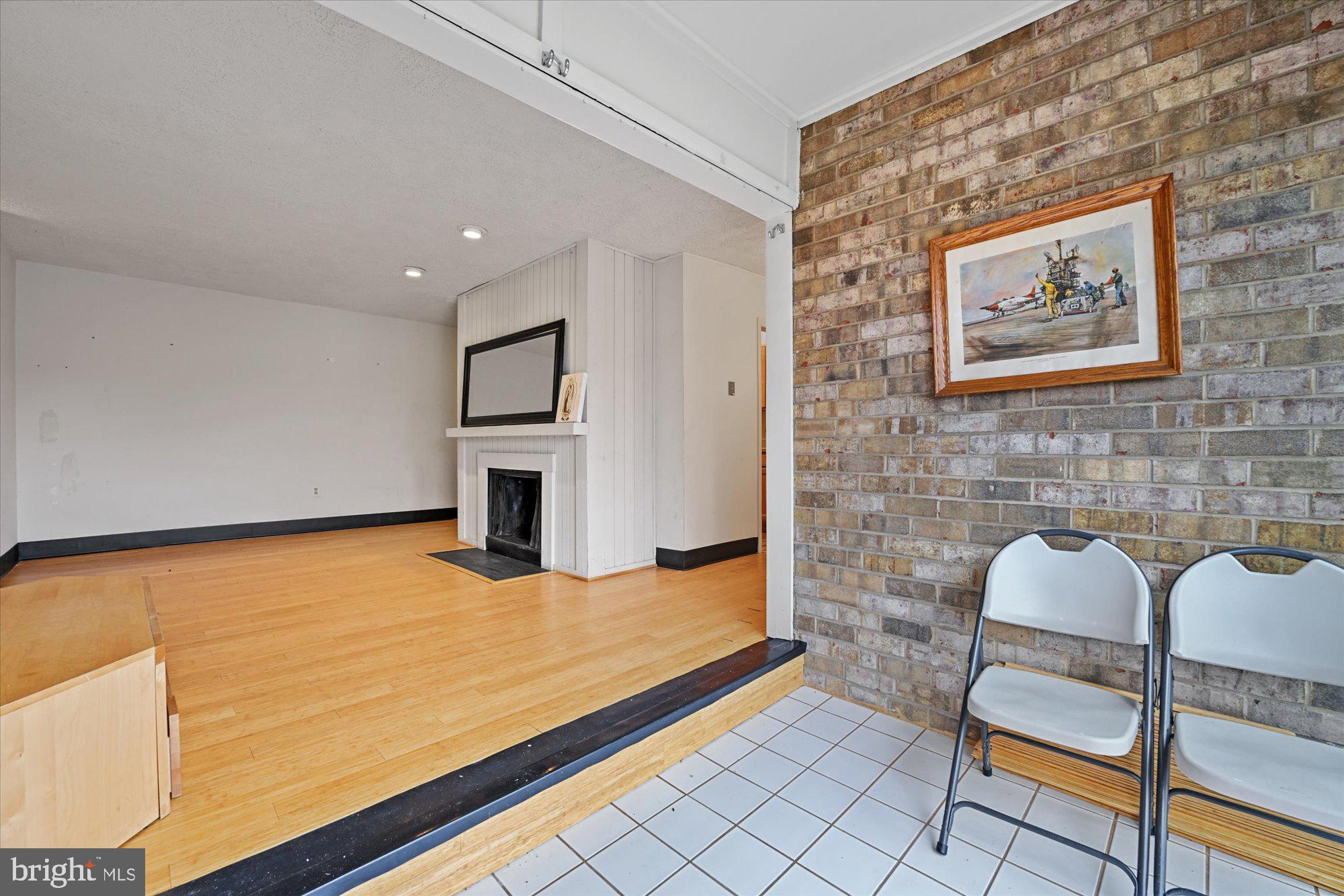 10578 Cross Fox Lane, Unit E2 Columbia, MD 21044 - Photo 7 of 28 a living room with furniture