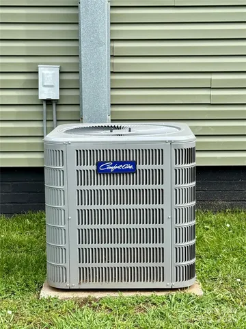 a view of a back yard