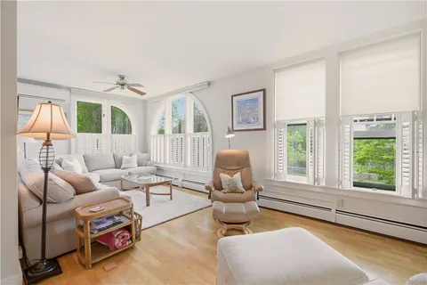 $3,000 | 158 Narragansett Avenue, Unit I, Newport, RI 02840