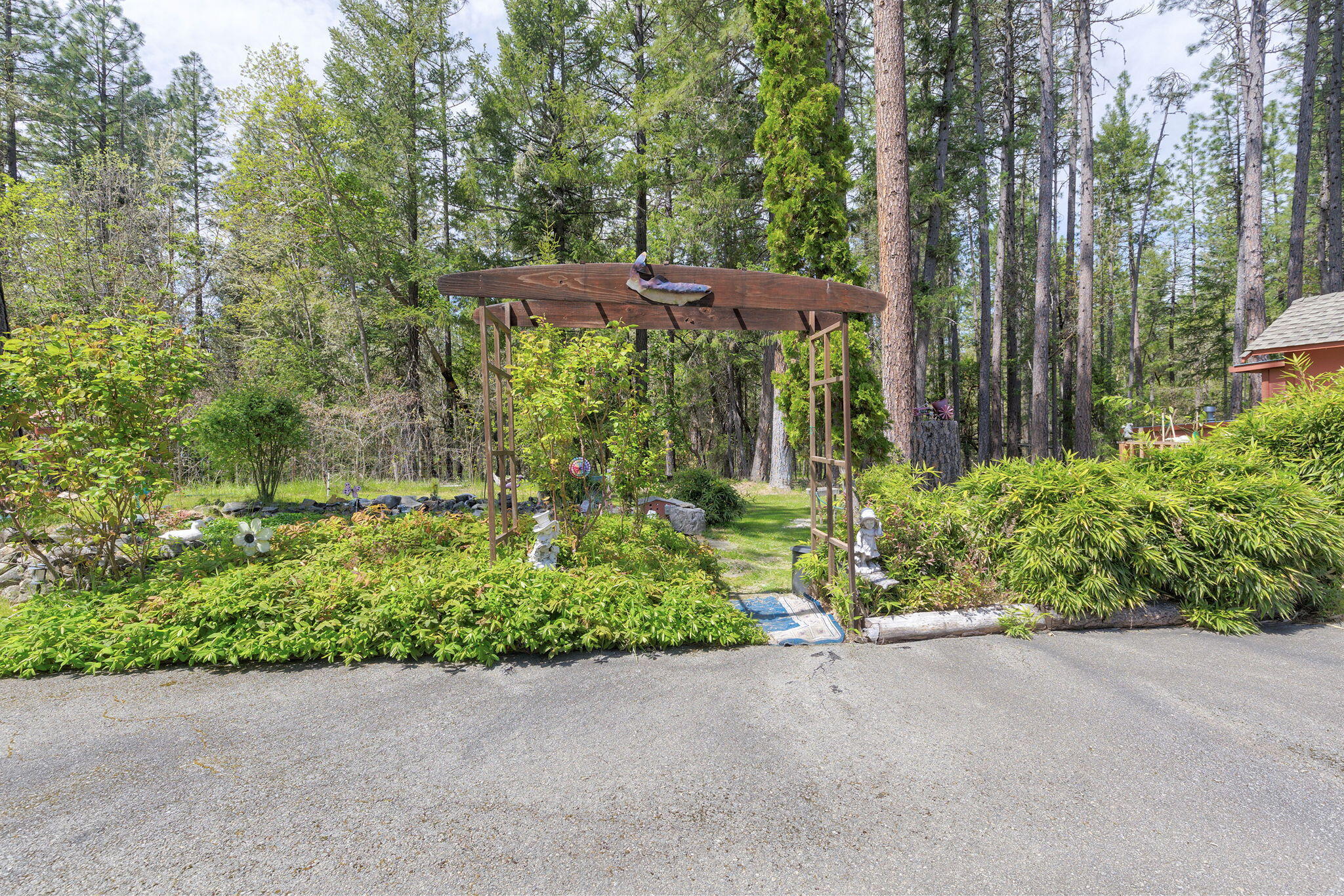 400 Latigo Ranch Road Williams, OR 97544 - Photo 4 of 90 Lawn area round-about