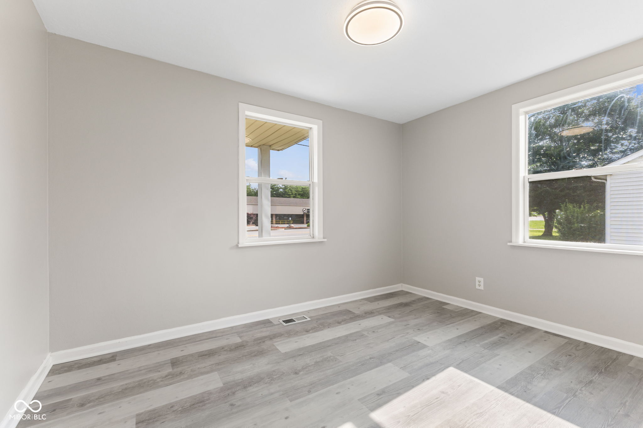 4749 West Smith Valley Road Greenwood, IN 46143 - Photo 12 of 21