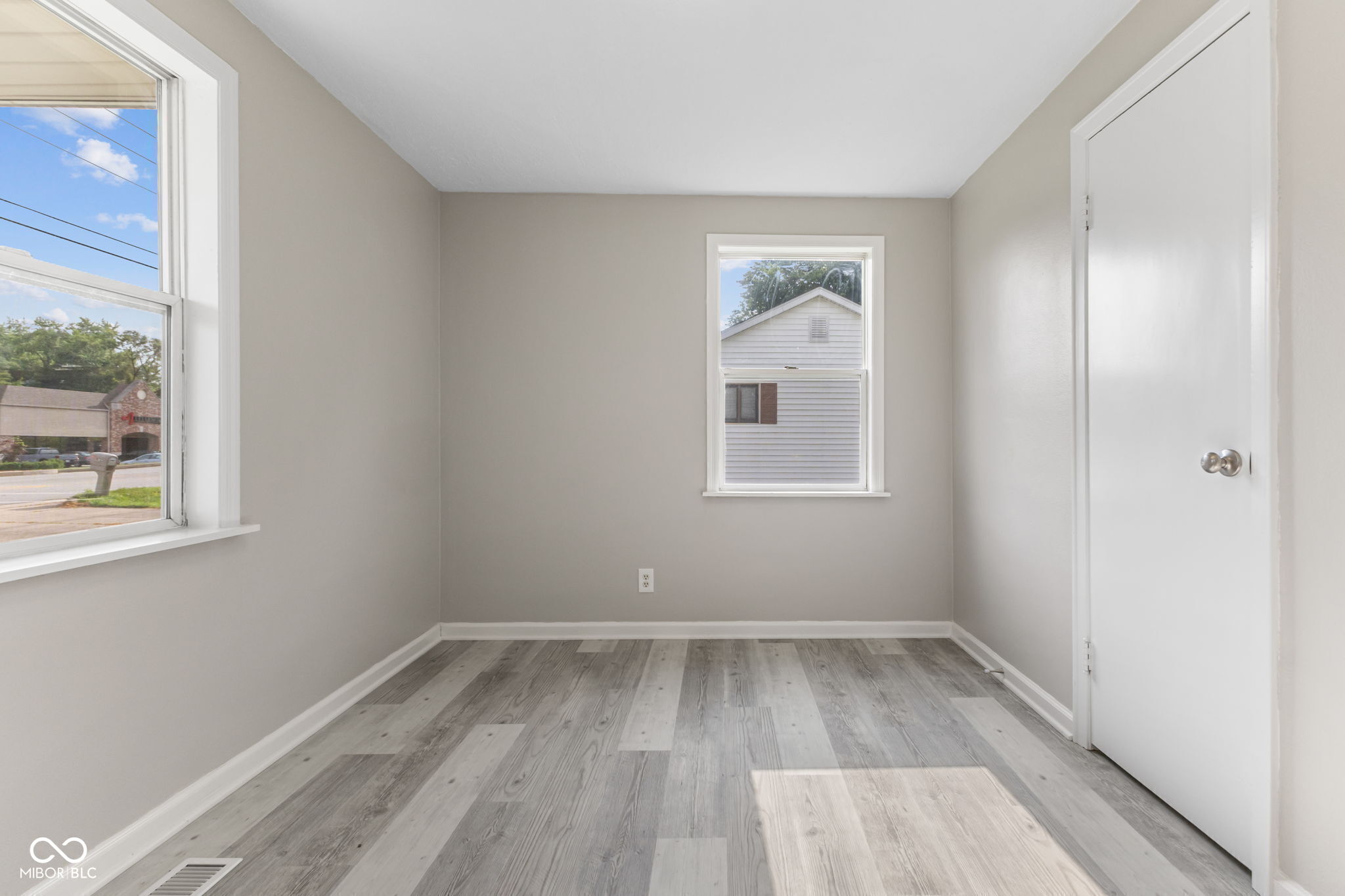 4749 West Smith Valley Road Greenwood, IN 46143 - Photo 13 of 21